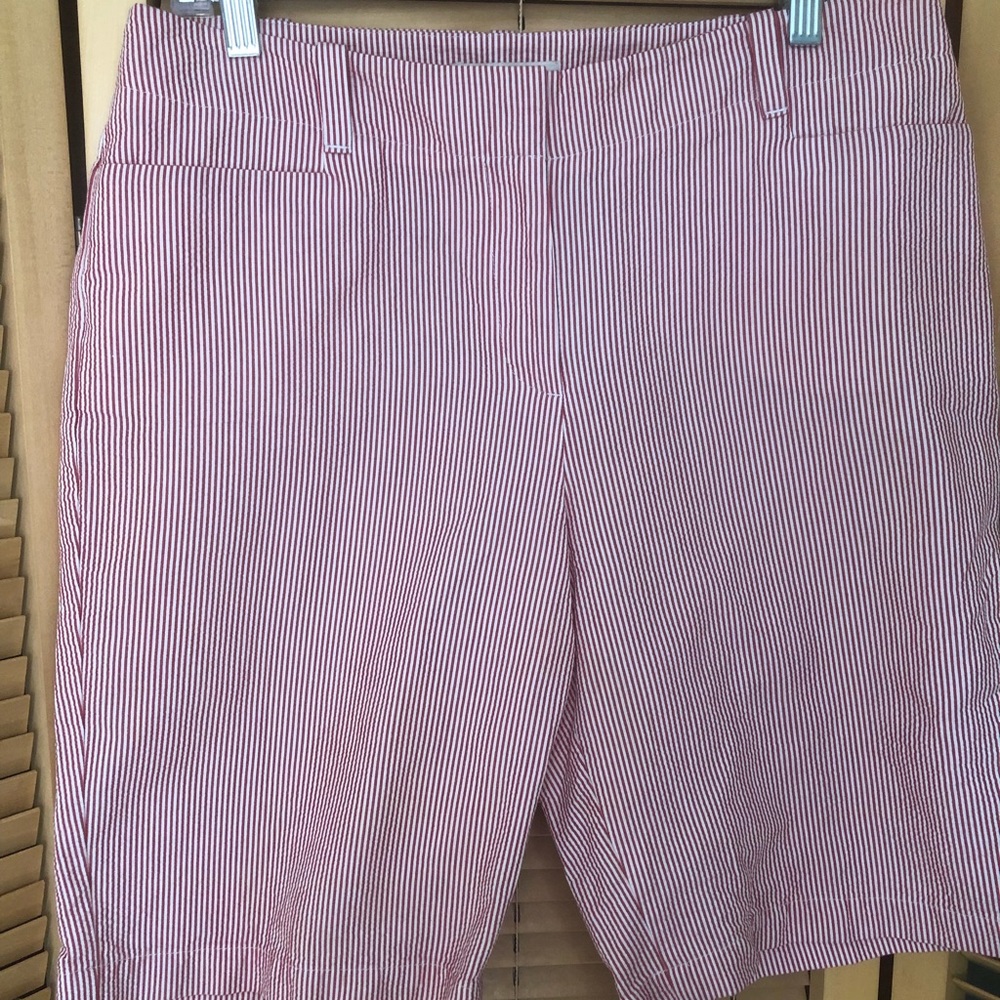 Talbots seersucker adorable long Bermuda shorts red & white striped